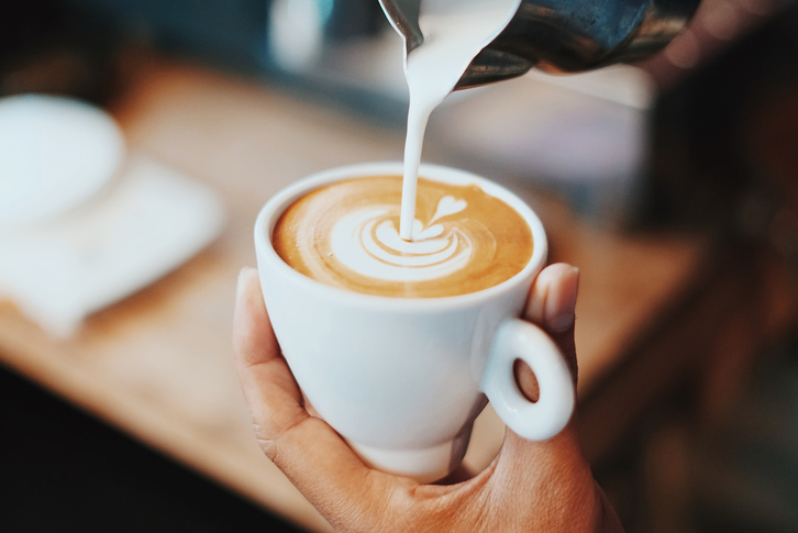 Collagen trong cà phê: Lợi ích, liều lượng và 4 công thức dễ làm tại nhà