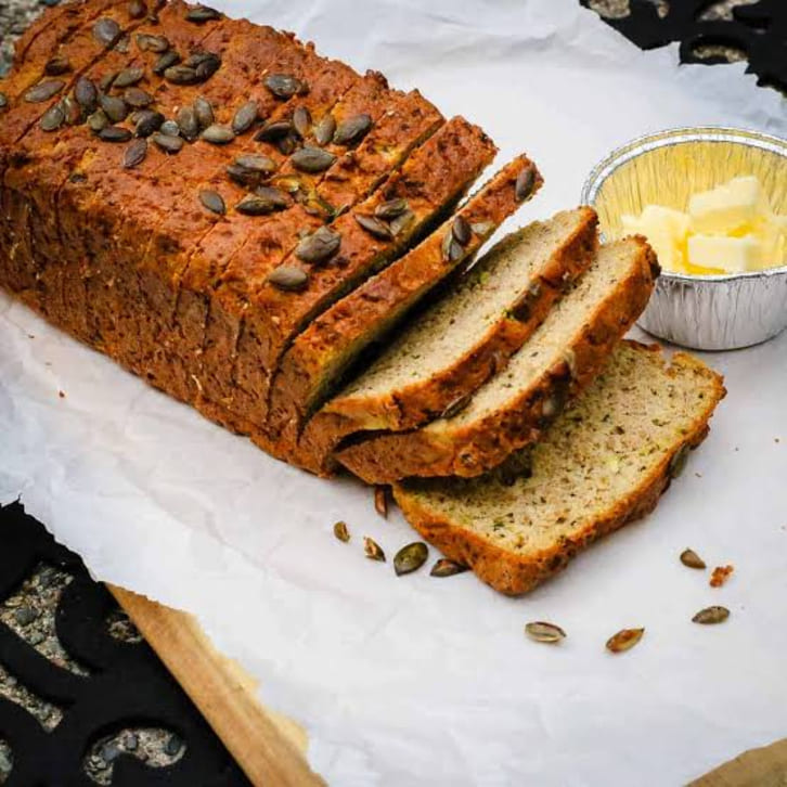 Cách làm bánh mì bí ngòi với bột hạnh nhân